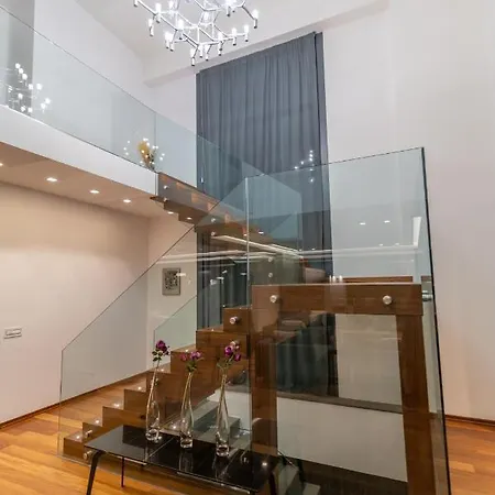 Five-Star Mansion *