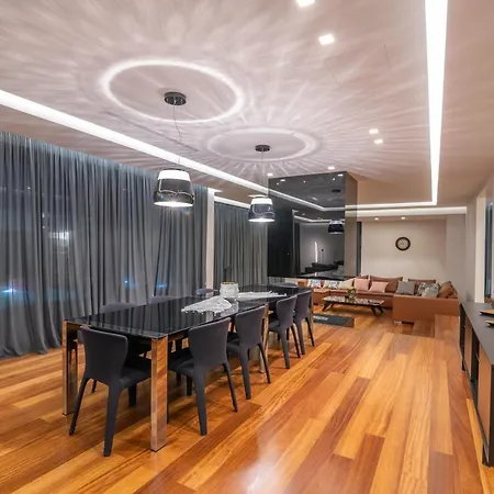 Five-Star Mansion