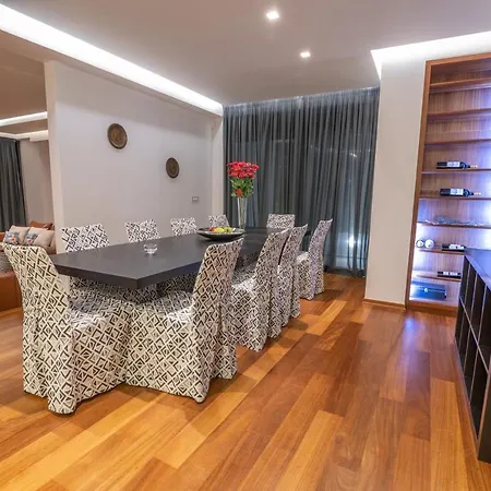 Five-Star Mansion *